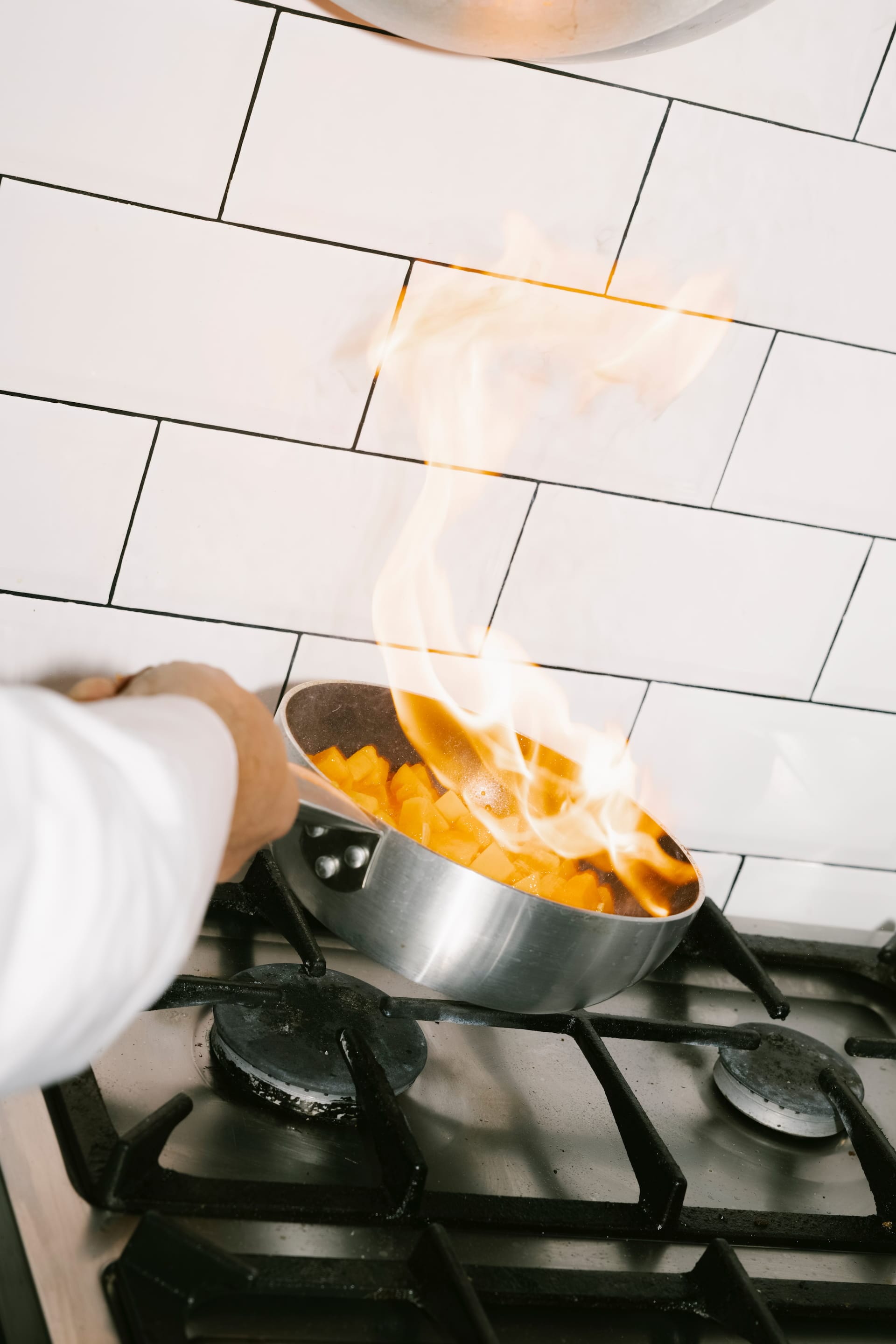 Plat gastronomique artisanal préparé par un chef à domicile - Cuisine française raffinée